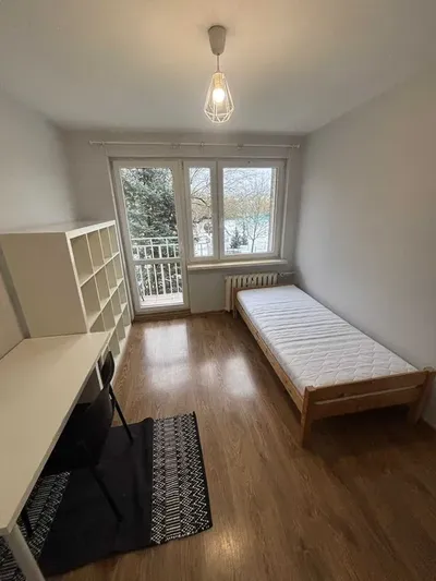 Pokój 1-osobowy z balkonem os. Zwycięstwa CENA CAŁKOWITA - miniatura 3