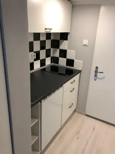 Wynajmę kawalerkę w centrum - miniatura 5
