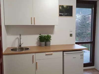 Wynajmę małą kawalerkę w Gdańsku Oliwie (przy AWFiS) przy ul. Żubrowa 4 - miniatura 2