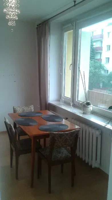 Hynka blisko lotniska ogloszenie grzecznosciowe - miniatura 2