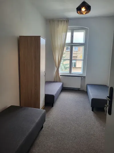 Wynajmę przestronny, jasny pokój – ul. Zagórze