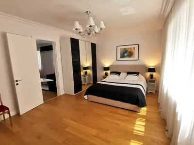 Nowo umeblowany i w pełni wyposażony 3 pokojowy apartament /68 m2/ wysoki parter/ lokalizacja blisko centrum Warszawy/ Parking strzeżony 100 m - miniatura 5