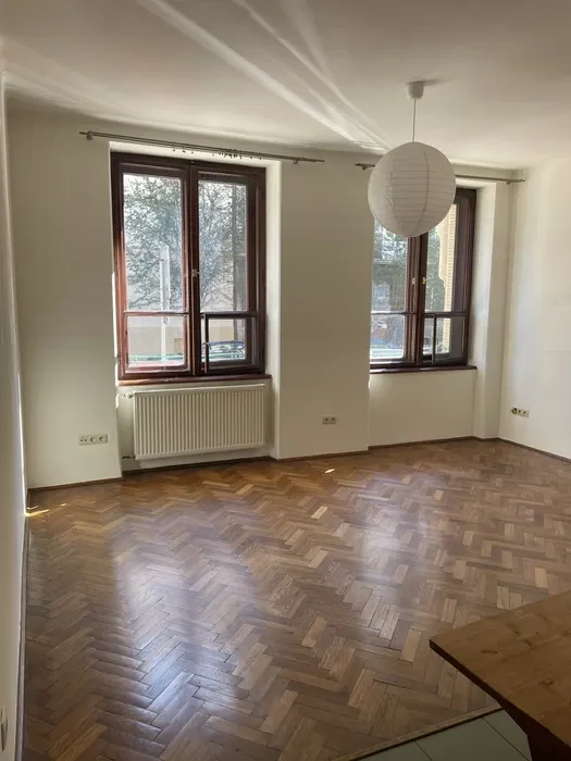 Kawalerka , parter, jasne, świeże, okolice pl Inwalidów - 1/3