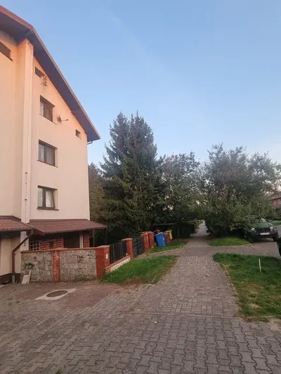 Przestronny pokój dla dziewczyny w spokojnej okolicy - miniatura 5