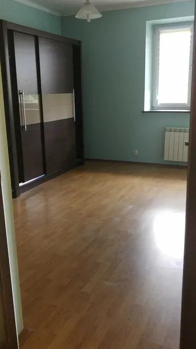Do wynajęcia piętro domu jednorodzinnego , dwa pokoje , salon z kuchnią , łazienka. - miniatura 5