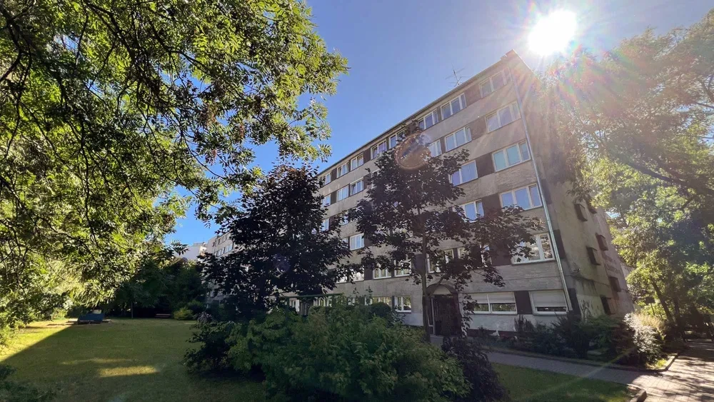PIERWSZY NAJEM Mieszkanie w centrum 3 pokoje 46m2 ul. Jantarowa blisko UE, winda, zmywarka, po gruntownym remoncie w 2025, Doskonała Lokalizacja - 1/8