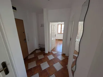Ciche mieszkanie (ulica Osmańczyka)- 3 pokoje + kuchnia + garderoba, garaż podziemny