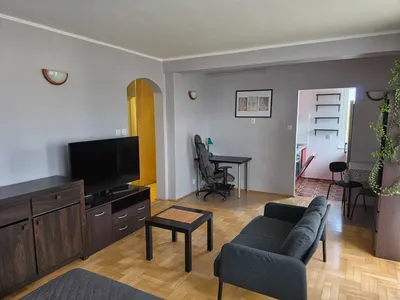 Przestronna, jasna kawalerka na wynajem - miniatura 2