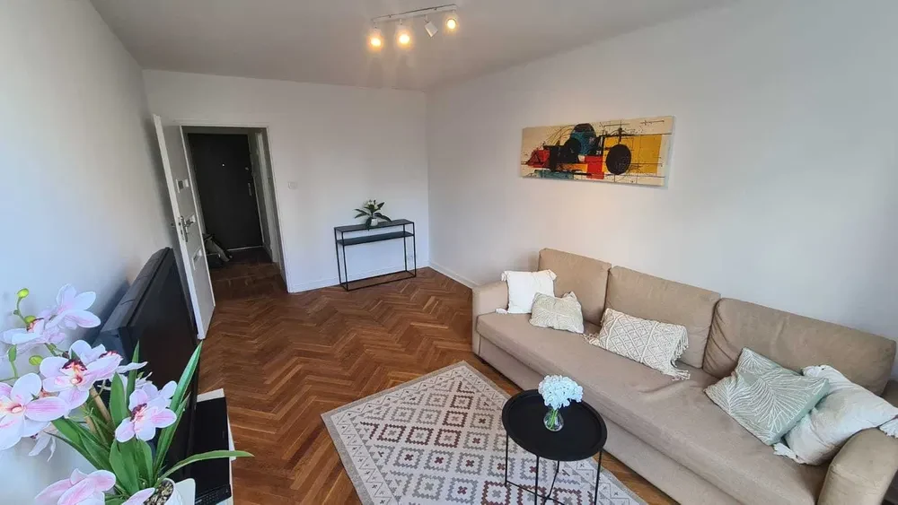Dwupokojowe mieszkanie po remoncie blisko ronda ONZ / Two-room renovated apartment near Rondo ONZ - 1/8