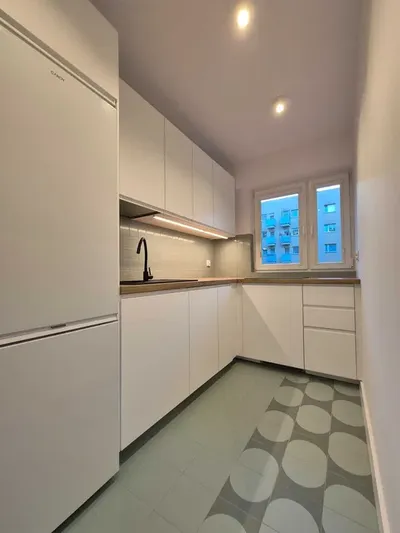 3-pokojowe, świeżo po remoncie, jasne, ul. 1 Sierpnia. 12 min do centrum - miniatura 2