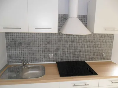 Komfortowa kawalerka/ ul PiĘKNA / TOP LOKALIZACJA / balkon / 28 m2 1 piętro - miniatura 3