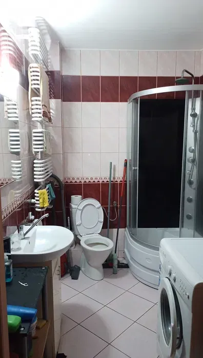 Do wynajęcia pokój w mieszkaniu trzypokojowym przy ulicy Mickiewicza. Poszukujemy kulturalnego, niepalącego najemcy. - miniatura 3