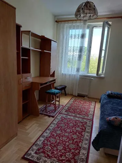 Do wynajęcia nieszkanie 50m2, dwa pokoje, kuchnia, łazienka, garderoba, balkon, duży przedpokój, miejsce postojowe wgarażu - miniatura 2