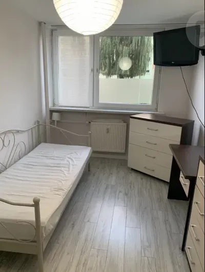 Do dyspozycji NIEZALEŻNE 2 pokoje W CAŁYM MIESZKANIU dla 2 studentek lub studentoów - blisko uczelni - miniatura 2