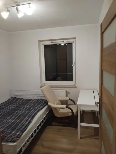 2 pokoje w mieszkaniu przy Solidarności 15