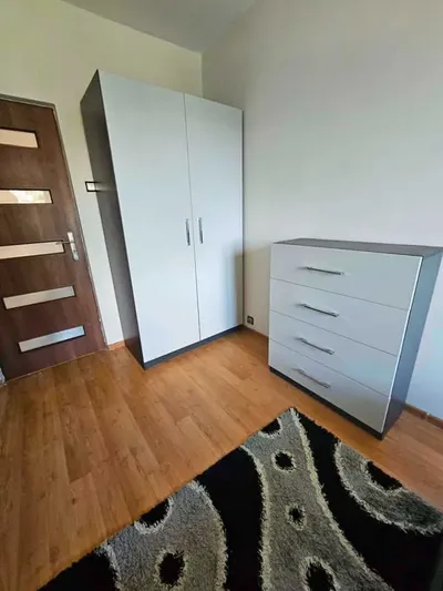 Mieszkanie do wynajęcia: 3 pokoje, osiedle Kmity - miniatura 2