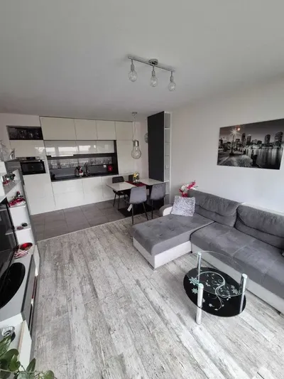 Mieszkanie z widokiem na morze. Apartamentowiec Transatlantyk. - miniatura 2