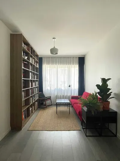 Do wynajęcia trzypokojowe mieszkanie w odrestaurowanej kamienicy. Praga Północ, okolice metra Szwedzka. - miniatura 2