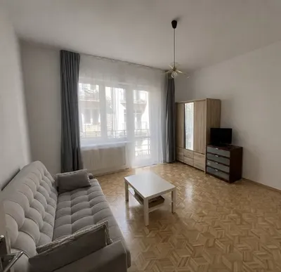 68 m² przy metrze Rondo ONZ, osobna kuchnia, bez prowizji