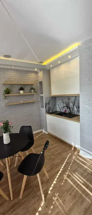 Mieszkanie 26 m kw, pierwsze piętro blisko centrum - miniatura 2