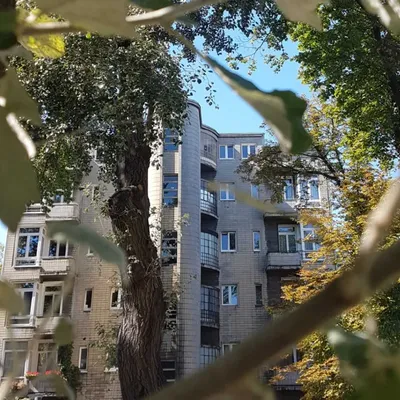 Kawalerka w modernistycznej kamienicy, nieopodal pasażu Schillera - miniatura 2