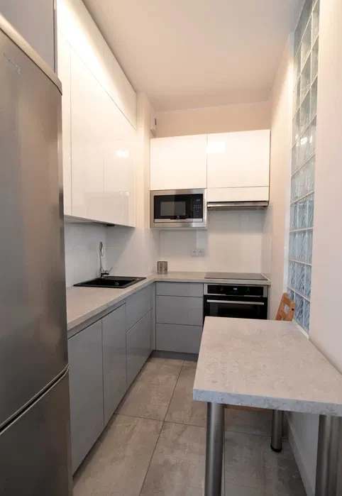 Klimatyzowany pokój z balkonem ul. Dąbska 18G - 1/8