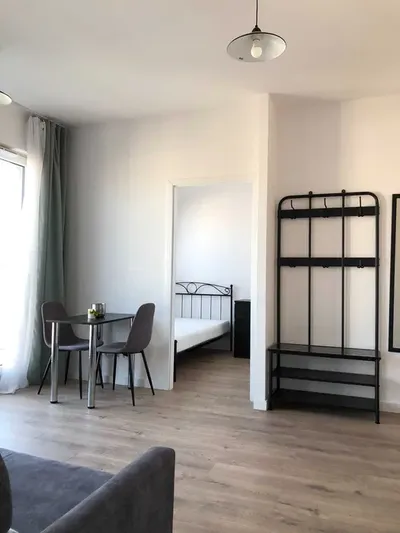 Kompaktowe mieszkanie na zielonym osiedlu, blisko lotniska + garaż - miniatura 4