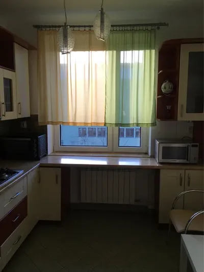 Sloneczna kawalerka przy placu Hallera z oddzielną kuchnią - miniatura 5