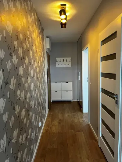 Do wynajęcia wyjątkowe, funkcjonalne i bardzo zadbane mieszkanie o powierzchni 40 m², położone na Muchoborze Wielkim we Wrocławiu. - miniatura 2