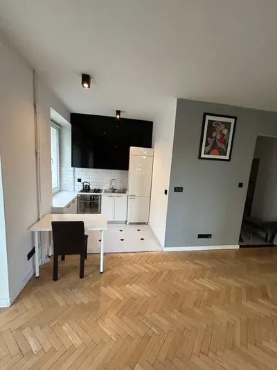 Kawalerka 33 mkw na Starym Mokotowie dostępna od zaraz - miniatura 2