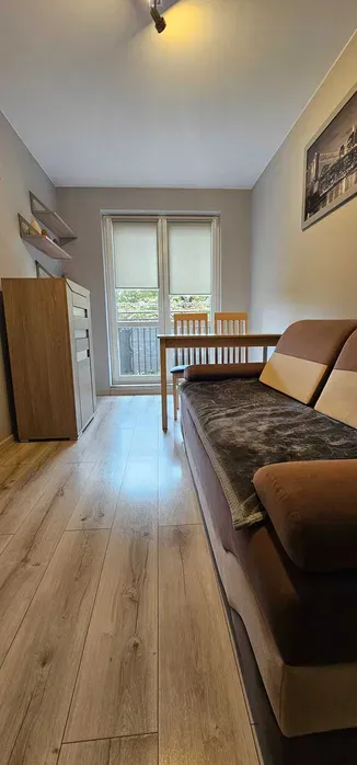 Dwa ładne pokoje z balkonem Rezerwacja - miniatura 2