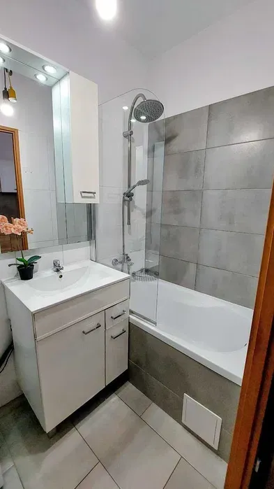 Nie trać czasu na dojazdy! Mieszkanie 2 pokoje, ścisłe centrum, w pobliżu rynku, Placu Bema, Placu Grunwaldzkiego. - miniatura 4