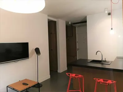 przy Metrze Rondo Daszyńskiego - Kolejowa 47a, 30 m.kw. z oddzielną sypialną i dużym balkonem - miniatura 2