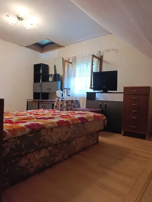 Pokoj duzy w domku - 1/3