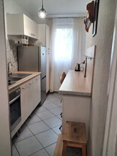 Mieszkanie do wynajęcia - 3 osobne pokoje - osobna kuchnia - parking - przeszklona loggia - zieleń - umeblowane - bez prowizji - miniatura 5