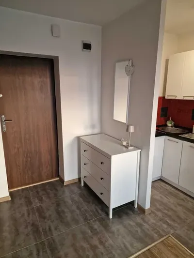 Wynajmę piękną, jasną kawalerkę 31m2 na Bródnie (ul. Turmoncka) - miniatura 2