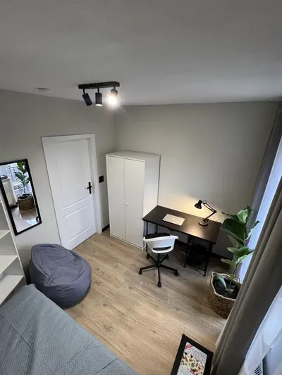 !Pokój jednoosobowy z balkonem. Wysoki standard Premium. Śródmieście. Z opłatami. Internet, Parking .OD LISTOPADA - miniatura 2