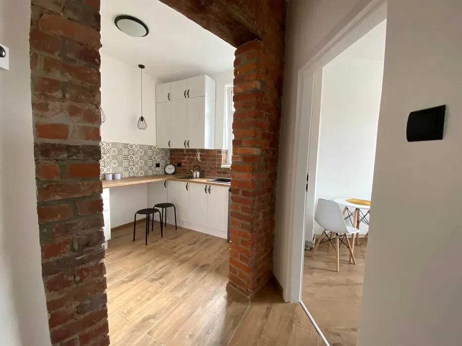 Pomorska 3 Wynajmę M3 38m2 Ścisłe Centrum 2 pokoje - wstępnie zarezerwowane - 1/6