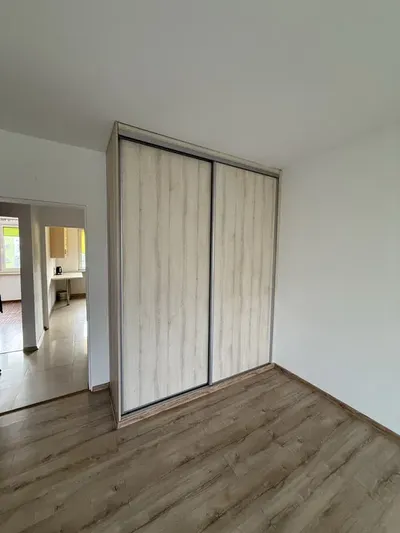 Wynajem okazjonalny. Mieszkanie M3 w spokojnej, zielonej okolicy dzielnicy Kazimierz Gorniczy os. Wagowa. Dostepne od zaraz! - miniatura 5