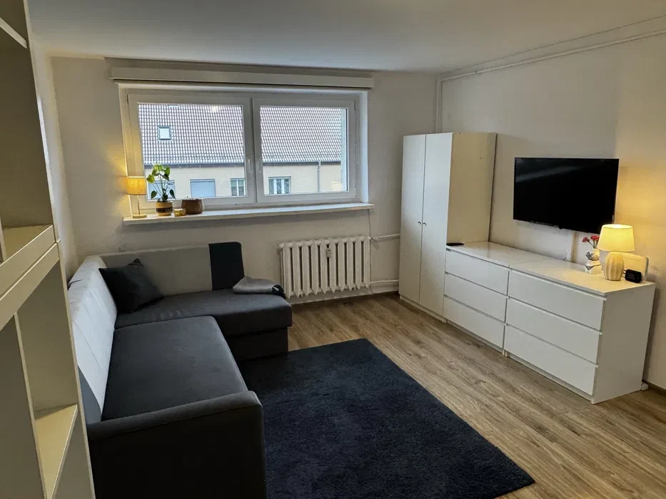 Od zaraz . Przytulne, odświeżone mieszkanie ~30 m² | ul. Katowicka 1, Opole | Media miejskie - 1/8
