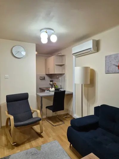 Kawalerka 28m [centrum ul. Graniczna] - metro Świętokrzyska - klimatyzacja - duży parking - miniatura 4