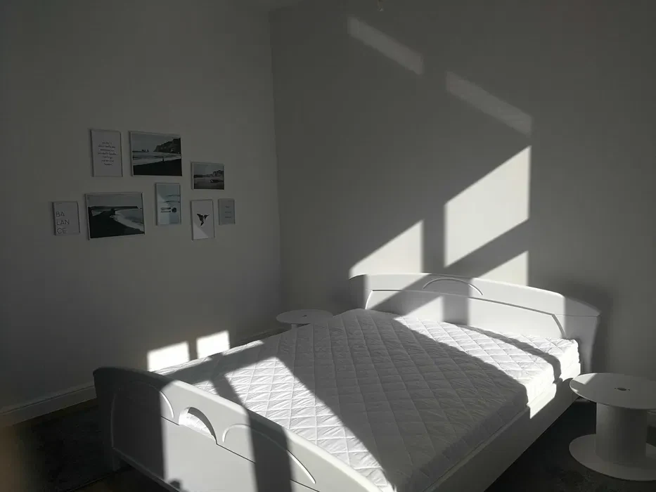 Przestronny pokój z dużym łóżkiem i garderobą w centrum Gdańska - 1/8
