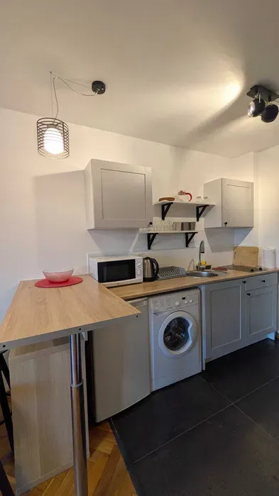 Wynajmę bezpośrednio słoneczną, przytulną kawalerkę 29 m² przy ul. Nowickiego 5 (Warszawa – Rakowiec / blisko WUM) - miniatura 3