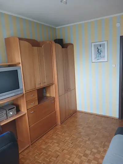 Pokój w domu wolnostojącym,miejsce parkingowe dla młodej osoby pracującej - miniatura 2