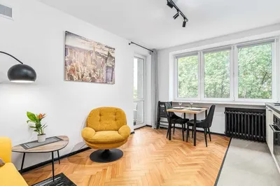 NO AGENT FEE, 300 m from Central Station + STORAGE & BALCONY