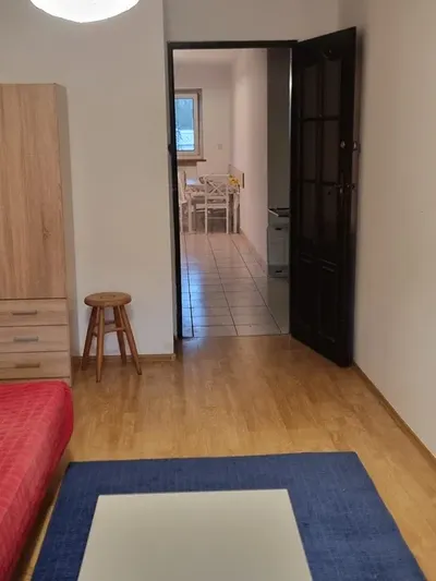 Przestronny pokój dla dziewczyny w spokojnej okolicy - miniatura 4