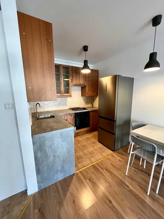 Do wynajęcia komfortowe 2 pokojowe mieszkanie 46 m² | Skorosze | Ul. Chełmońskiego | Teren ogrodzony - parking - 1/8