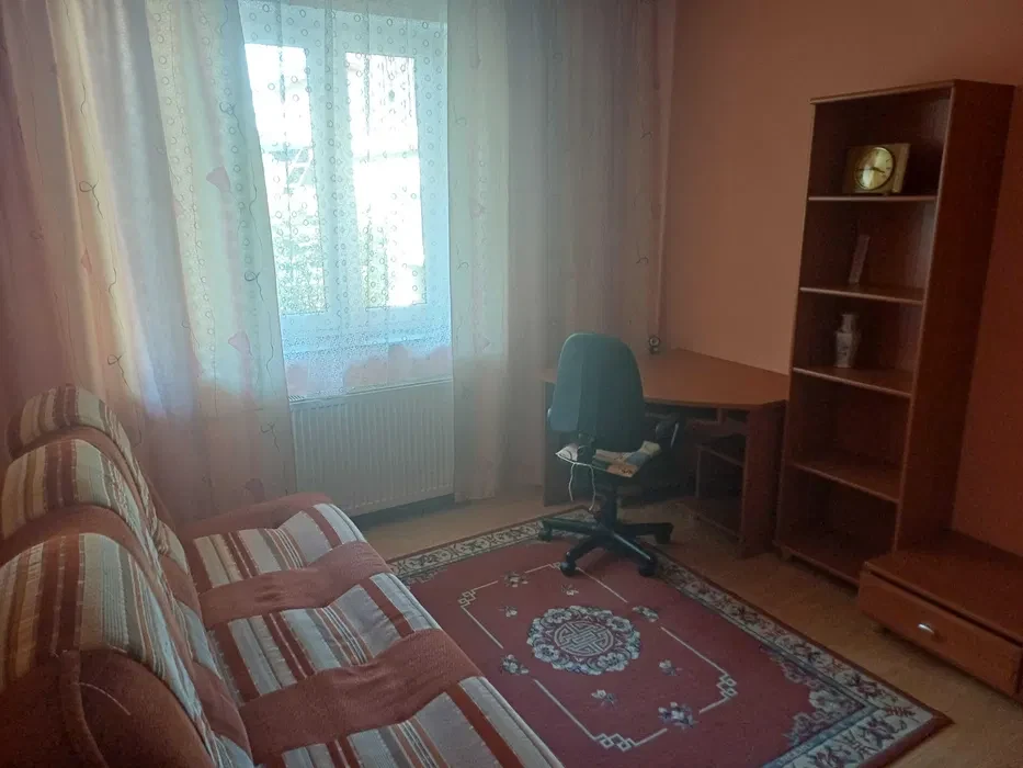 Pokój dla dziewczyny uczącej się/pracującej - 1/1