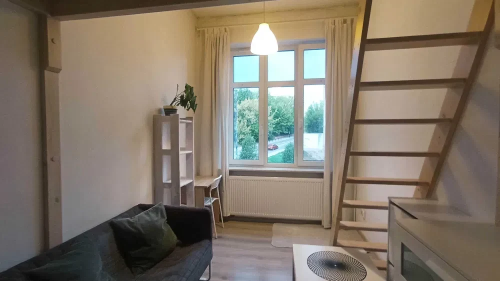 Duży pokój jednoosobowy z antresolą. CENTRUM Dolna Panny Marii 28. Bez dopłat - z góry ustalony ryczałt - 1/8