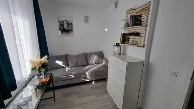 3 niezależne sypialnie (3-4 os.) + salon, obok szybkiego tramwaju. - miniatura 3
